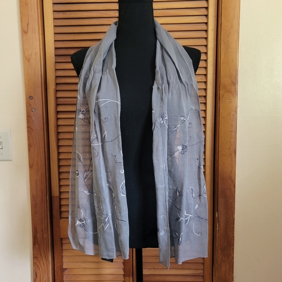 NWT Avenue Vintage Floral Sheer Scarf - Picture 3 of 4